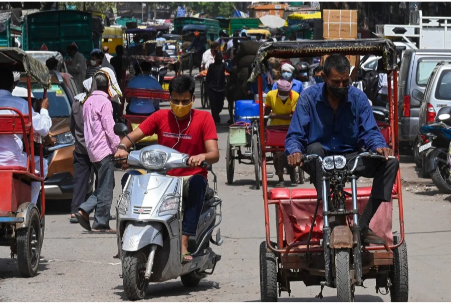 އިންޑިއާއަށް ކޮވިޑުގެ ތިންވަނަ ރާޅެއްގެ ބިރު