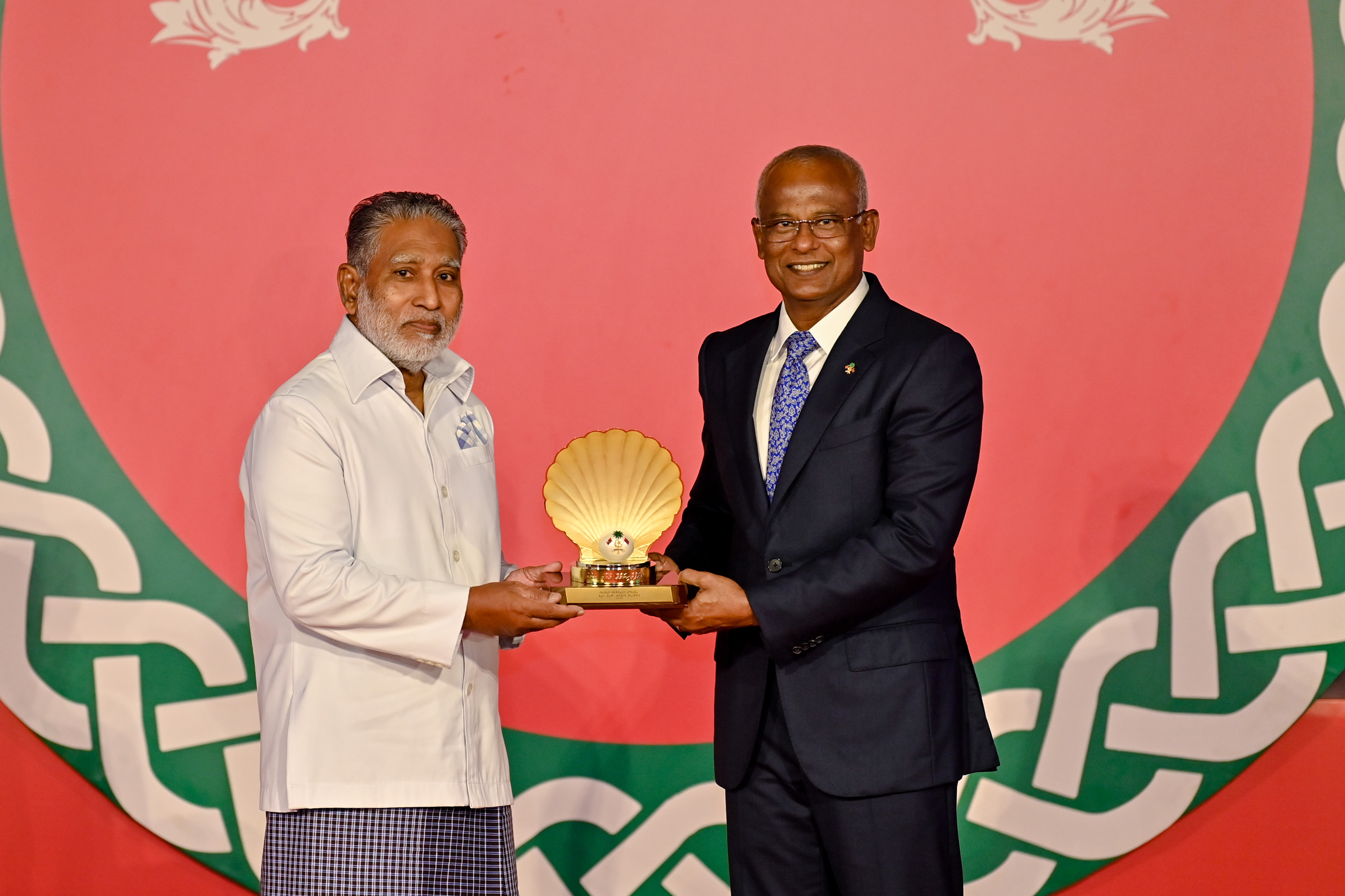 މިއަހަރު ޝަރަފުވެރިކަމުގެ ޤައުމީ އިނާމު 4 ބޭފުޅަކަށް ދެއްވާނެ