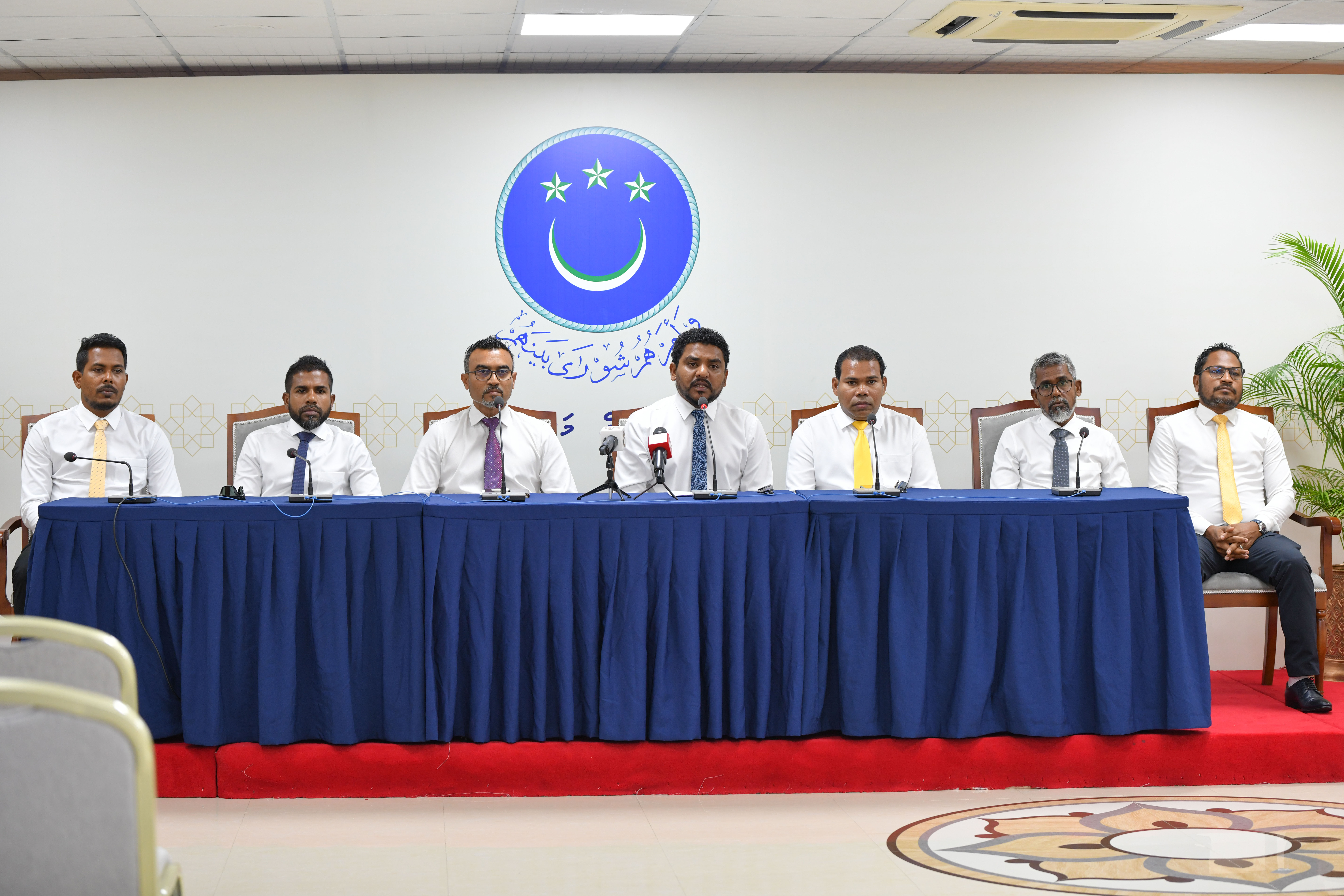 ސަރުކާރުން މަސައްކަތްކުރަނީ މަޖިލީހުގައި މައިނޯރިޓީގެ އަޑު ކަނޑުވާލަން: އެމް.ޑީ.ޕީ