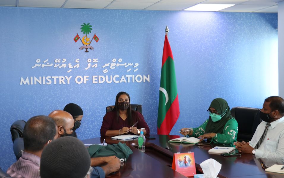 އެއްޖިންސުން ގުޅުންހިންގުން: ތަޢުލީމީދާއިރާގެ 2 މުވައްޒަފުން ސަސްޕެންޑްކޮށްފި