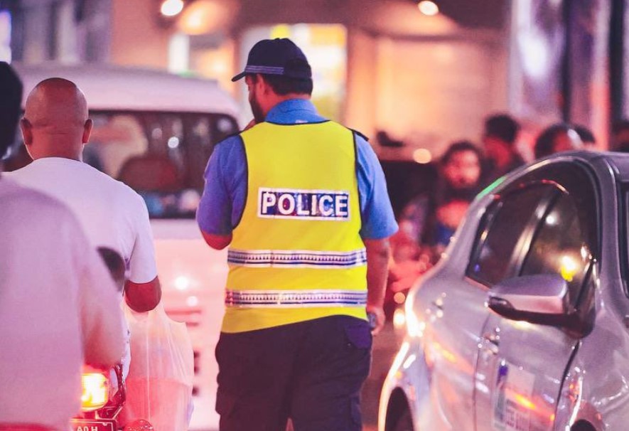 ތޫނު ހަތިޔާރު ބޭނުންކޮށްގެން މާރާމާރީ ހިންގި ތިން މީހަކު ހައްޔަރުކޮށްފި