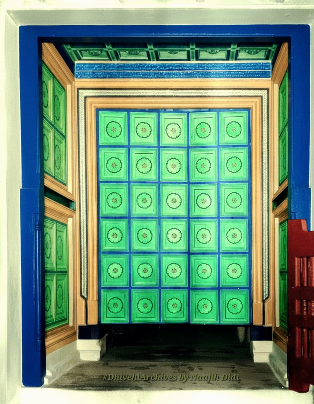 ހިއްތަންދޮރާށި - ދިވެހިރަސްކަމުގެ ބޮޑުގަނޑުވަރުގެ ރަސްމީ ދޮރާށި