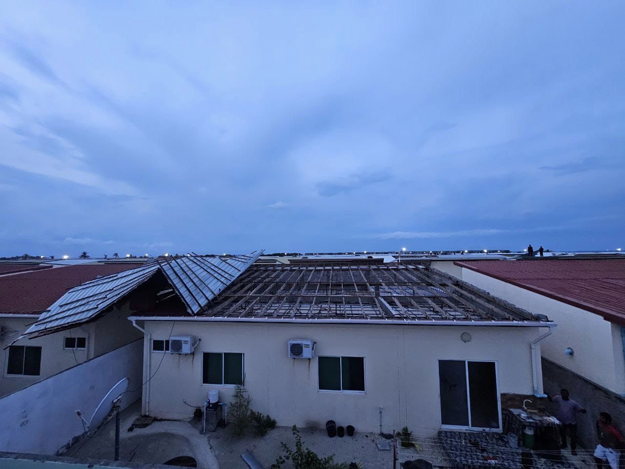 ރޭ ކުރި ވިއްސާރައިގައި ދިއްދޫ ފުލެޓް ސަރަހައްދުގެ 6 ގެއެއްގެ ފުރާޅު އެއްލާލައިފި