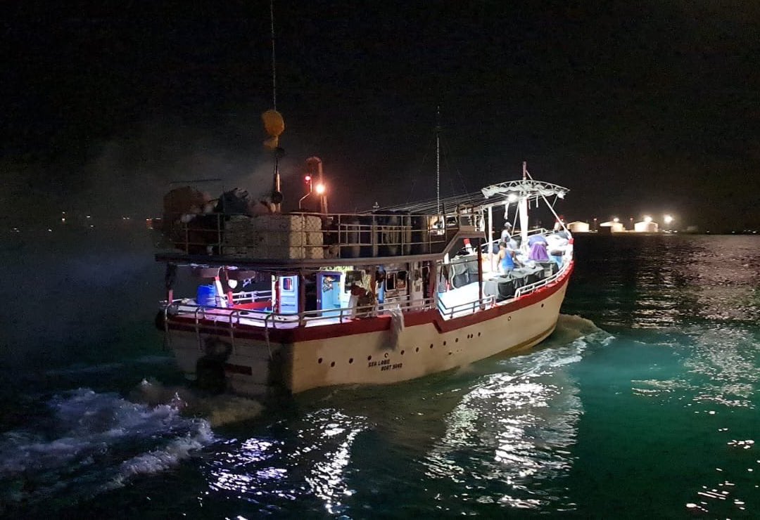 ނަޑެއްލާ ކައިރިން ދަތުރުކުރި ބޯޓެއް ފަރަށް އަރައިފި