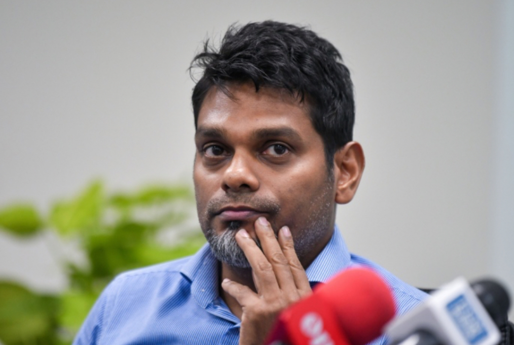 މުއިއްޒު މަގު ކޮށަނީ އުމުރަށް ވެރިކަމުގަ ހުރުމަށް: އަމްރު