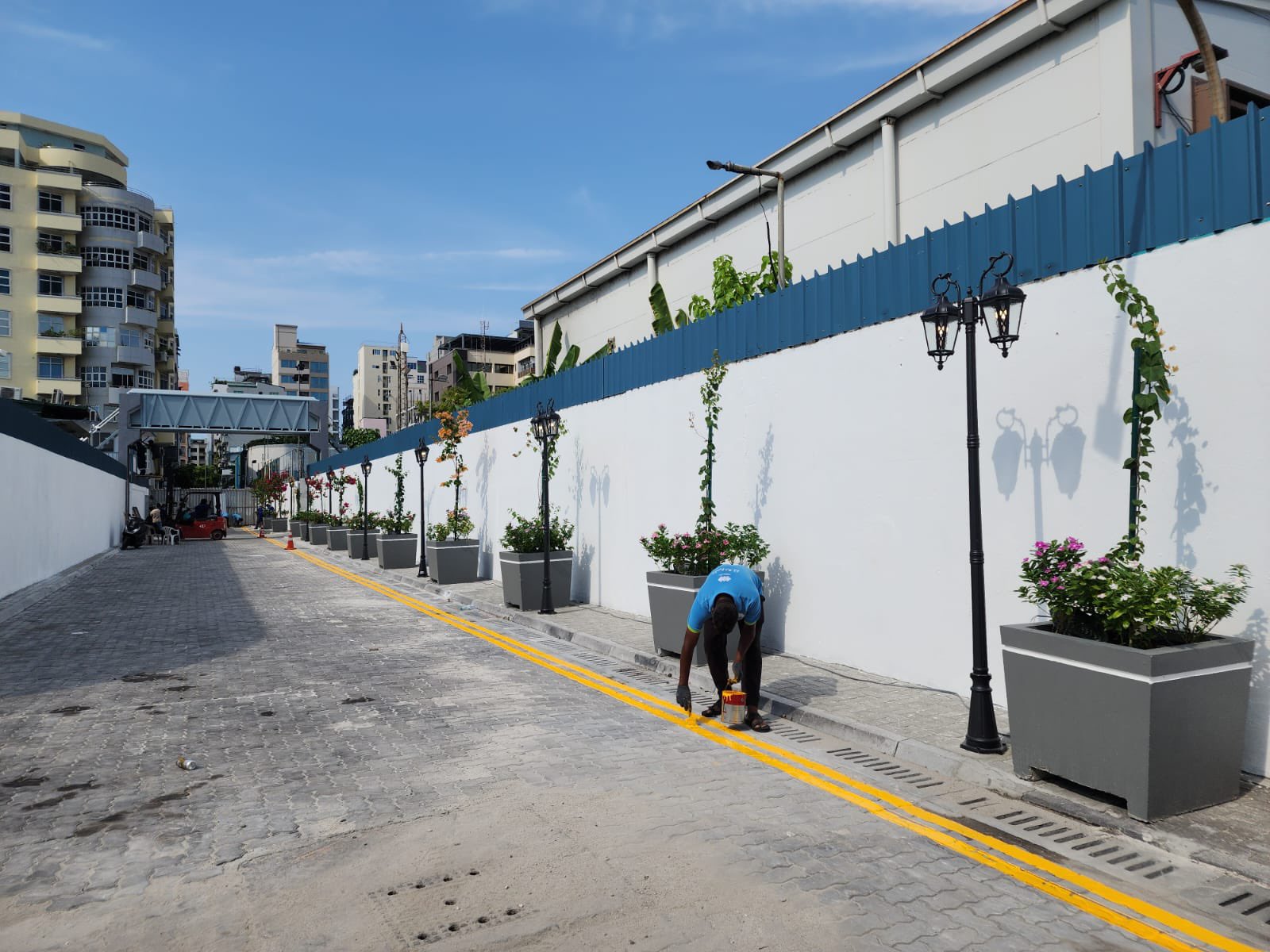 ދޮންއަދަރާދަ މަގުގައި ސައިން ބޯޑުތައް ހަރުކޮށް ނިންމައިފި