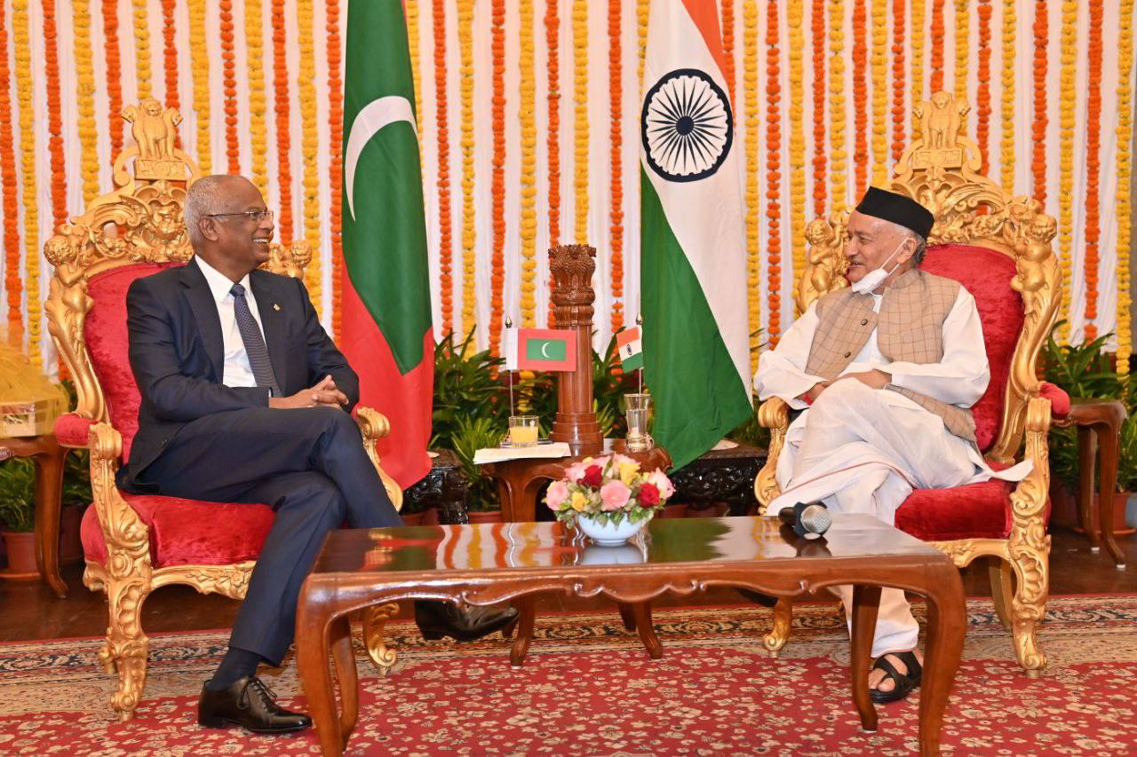 މަހާރަޝްތުރާގެ ގަވަރުނަރުގެ ފަރާތުން ރާއްޖޭގެ ވަފުދަށް ޚާއްޞަ ފަރިއްކޮޅެއް!