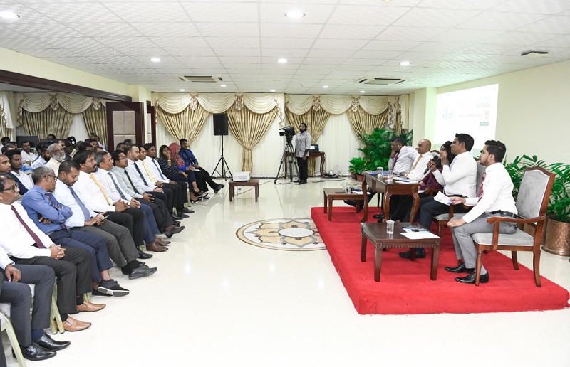 މެމްބަރުންނާއި އެވިދާޅުވާ ރައްޔިތު މީހާގެ ހުރި ފަރަގު މިއޮތީ!