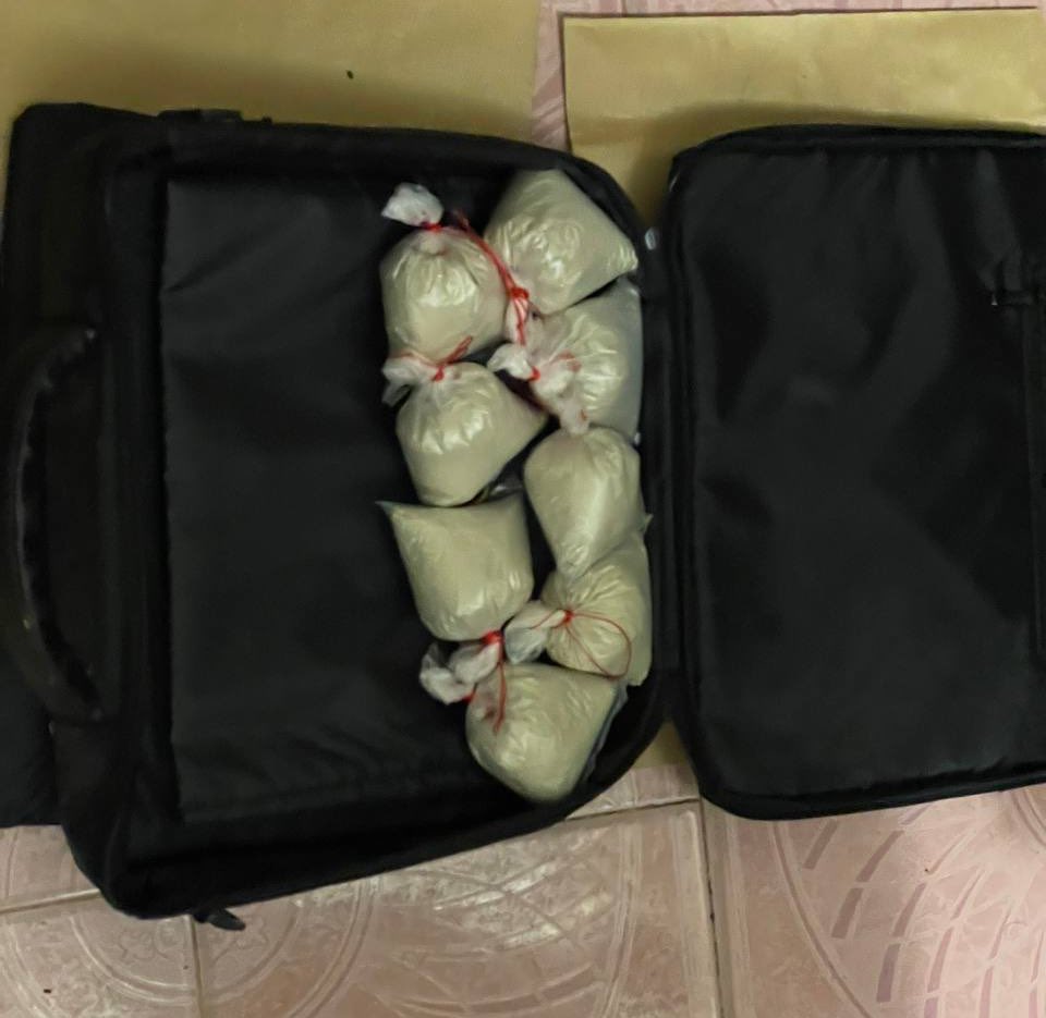 ހަތް ކިލޯގެ މަސްތުވާތަކެއްޗާއި މިލިޔަނެއްހާ ރުފިޔާ އަތުލައިގެންފި