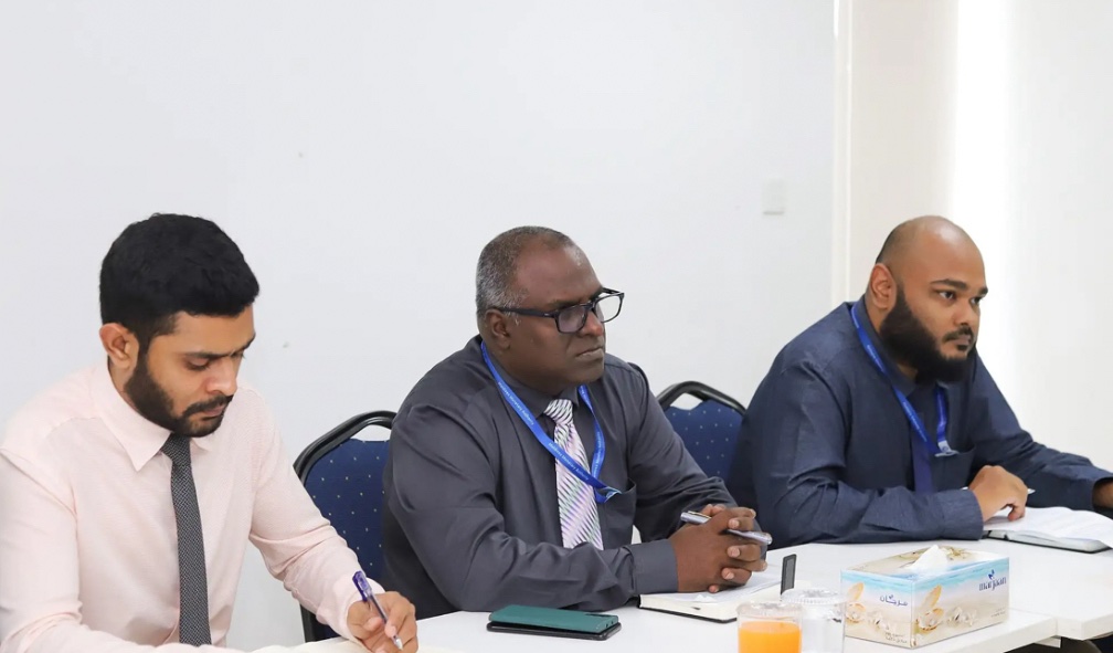 އޭސީސީ އިން އެފްއައިޔޫގެ ވެރިޔާއާ ބައްދަލުކޮށްފި