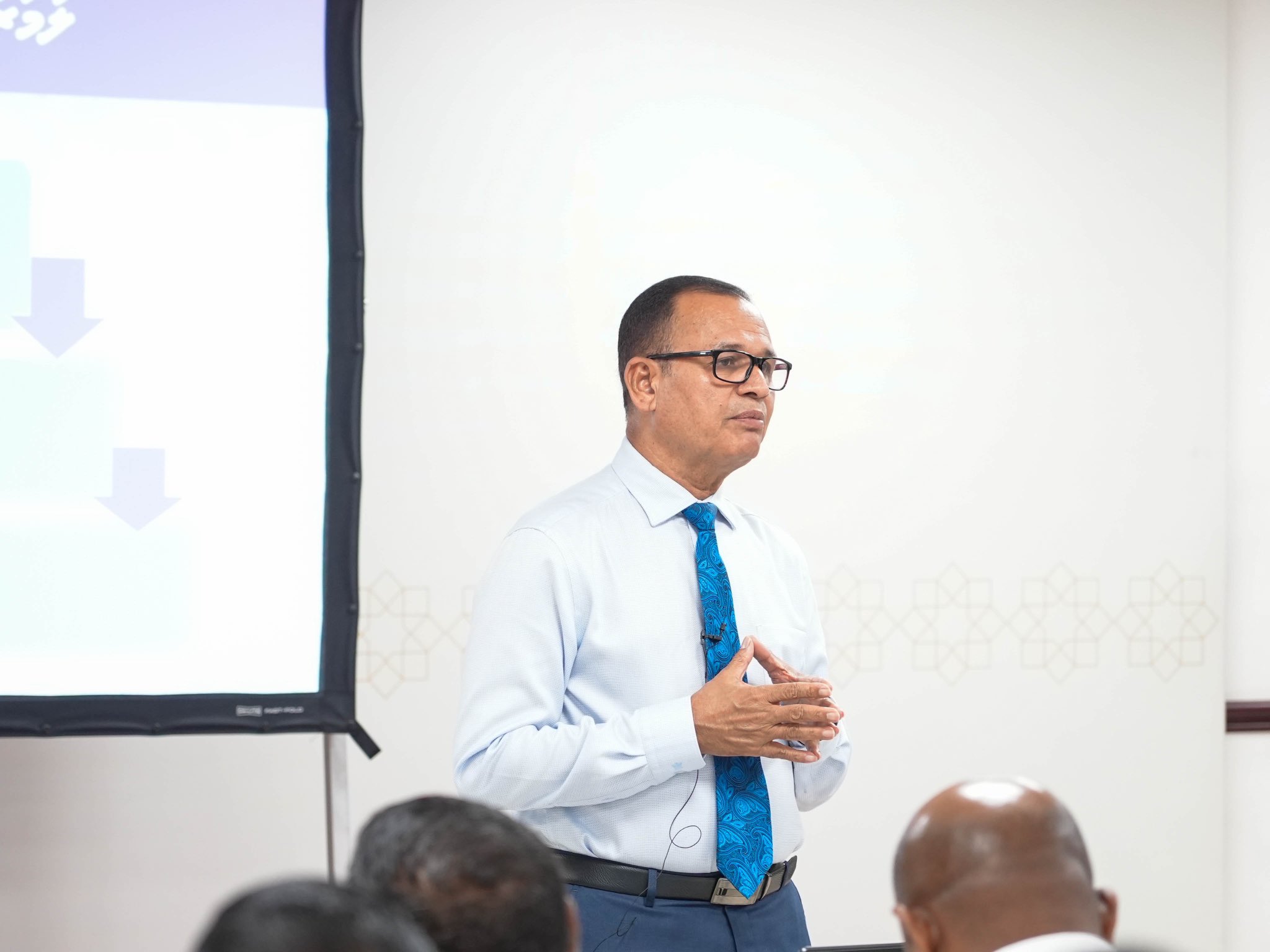 ޗައިނާއަށް ކުރި ދަތުރަށް ސަރުކާރުން ހަރަދެއް ނުކުރޭ: އާދަމް ޝަރީފް