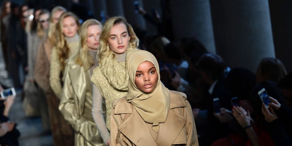 ބުރުގާ އަޅައިގެން މޮޑެލްކުރި ހަލީމާ އެޑެން މޮޑެލް ކުރުން ހުއްޓާލައިފި