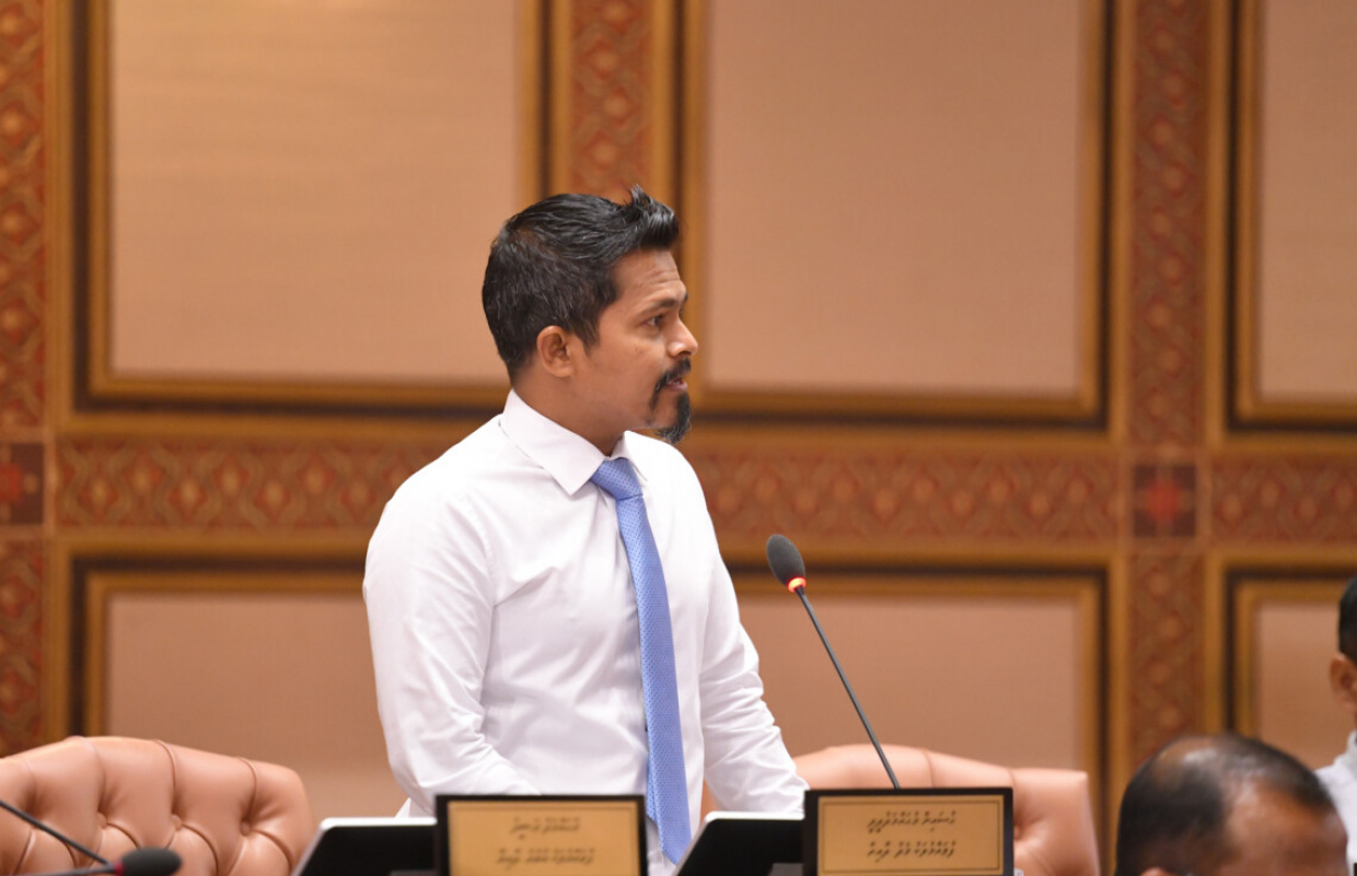 މުޒާހަރާ ހުއްޓުވަން އޭސީސީއަށް މީހުން ނުގެންގޮސް ސިނގިރޭޓް ވަގަށްނެގި މައްސަލަ ބައްލަވާ: ޙުސައިން