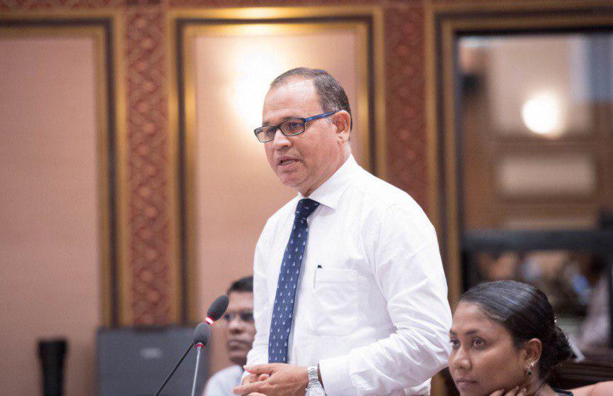 ގައުމު އޮތީ އަޅުވެތިކޮށްފައި ކަމަށް ބުނެ ހަނުތިބުމަކީ އިހުމާލެެއް: އާދަމް ޝަރީފް