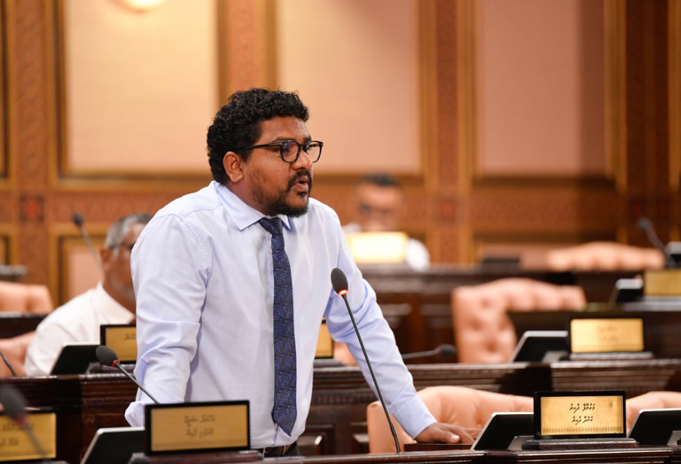 ރިސޯޓުތަކުގެ ސާވިސް ޗާޖު ބޭރު ފައިސާއިން ދޭން ޖެހޭގޮތަށް ގާނޫނު ބަދަލު ކުރަން އިސްލާހެއް