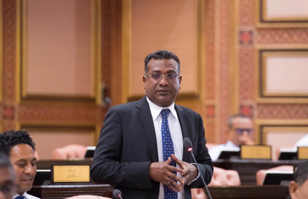 ޖާބިރުގެ ގެއިން މިލިއަނަކަށް ވުރެ އަގުހުރި ތަކެތި ވަގަށް ނަގައިގެން ދެ މީހަކު ހައްޔަރުކޮށްފި