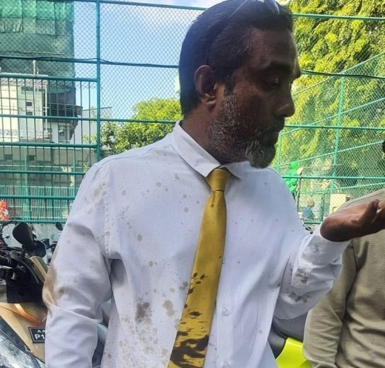 ބަހުސަށް ދަނިކޮށް ކެންޑިޑޭޓް ގަޔަށް ކަޅުތެޔޮ ޖެހި މައްސަލަ ފުލުހުން ބަލަން ފަށައިފި