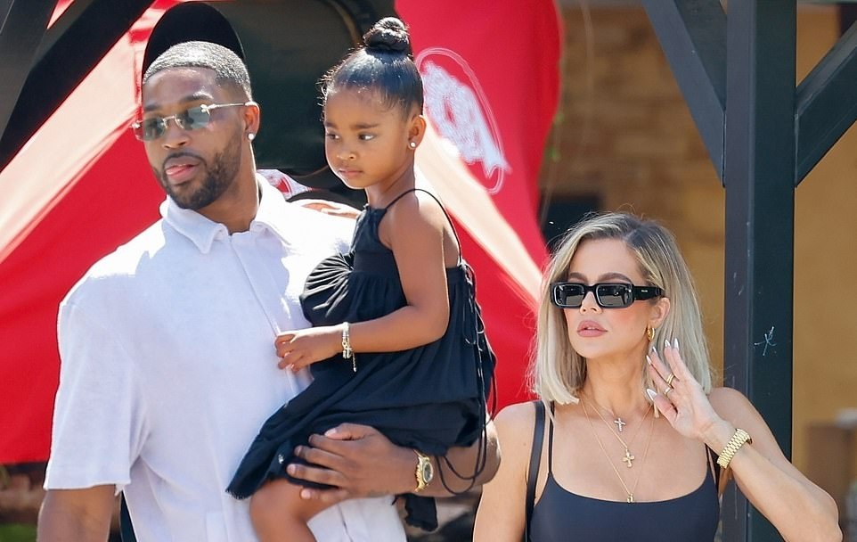 ކްލޯއީ ކާޑޭޝިއަން އާއި އޭނާގެ ކުރީގެ ލޯބިވެރިޔާ ޓްރިސްޓަން އަށް ދެވަނަ ދަރިއަކު ލިބެނީ