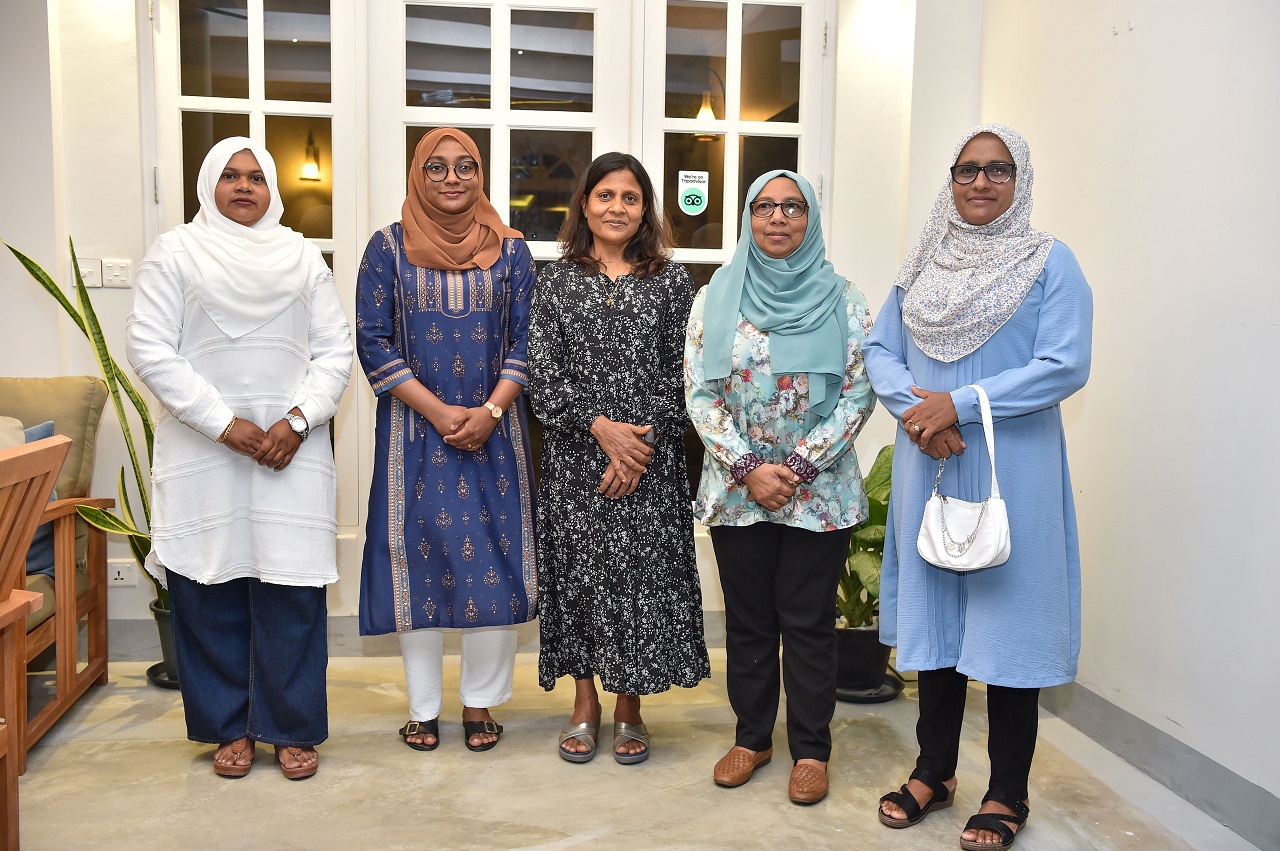 މެޑަމް ފަޒްނާ ފުވައްމުލައް ސިޓީގެ އިބަމަ މެންބަރުންނާ ބައްދަލުކުރައްވައިފި