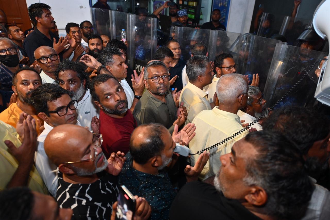 ވަކިވަކި އޮފިސަރުންނާ މެދު ނަފުރަތު އުފައްދާނަމަ، އެންމެ ހަރުކަށި ފިޔަވަޅު އަޅާނަން: ފުލުހުން