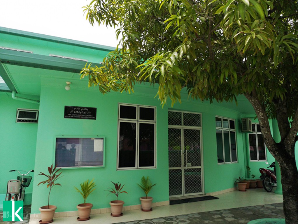 ކުޅުދުއްފުށީ ކޯޓުގެ އިސްމެޖިސްޓްރޭޓްގެ ސުލޫކީ މައްސަލައެއް ބަލަނީ