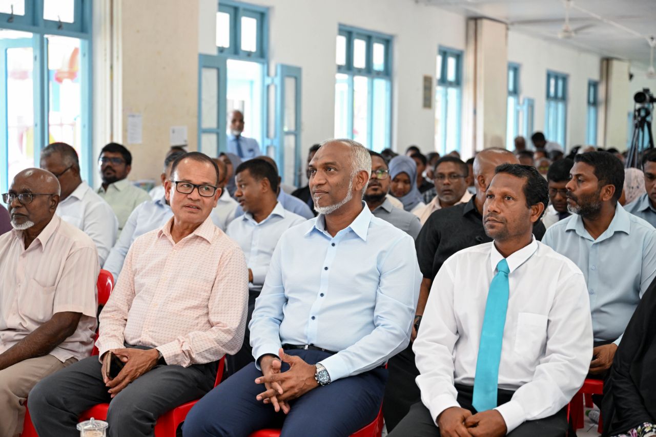 ކައުންސިލްތަކުގެ ހުށަހެޅުންތަކަށް ރައީސް މުޢިއްޒު އަމަލީ ސިފަ ގެނެސްދެއްވާ: އާދަމް ޝަރީފް