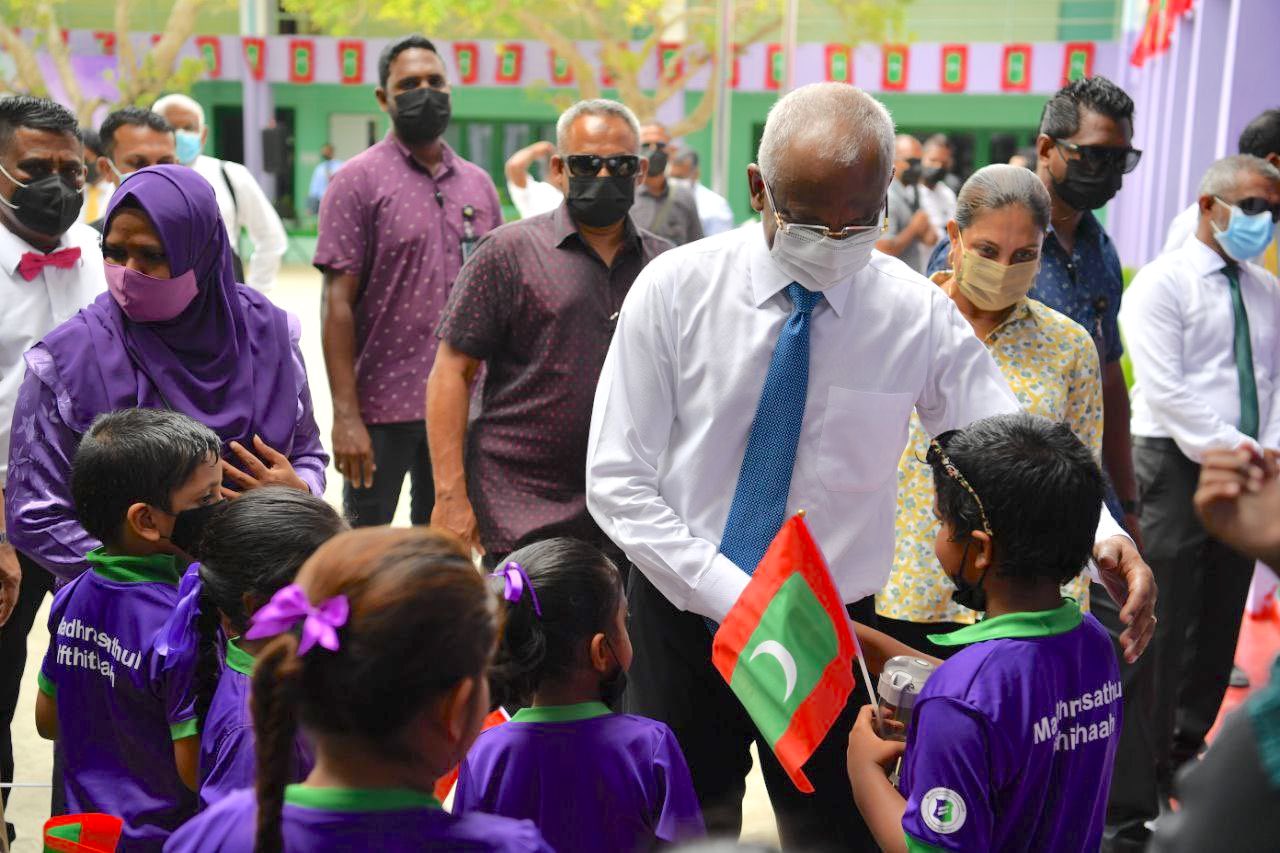 ނައިފަރުގައި އަލަށް އިމާރާތްކުރި 10 ކްލާސްރޫމް ރައީސް ހުޅުއްވައިދެއްވައިފި