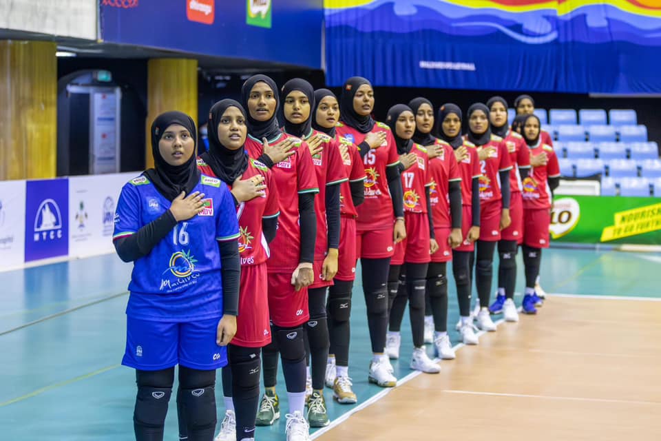 ރައީސް ވިދާޅުވީ ދިވެހި އަންހެން ގައުމީ ވޮލީ ޓީމާ މެދު ފަހުރުވެރިވާ ކަަމަށް