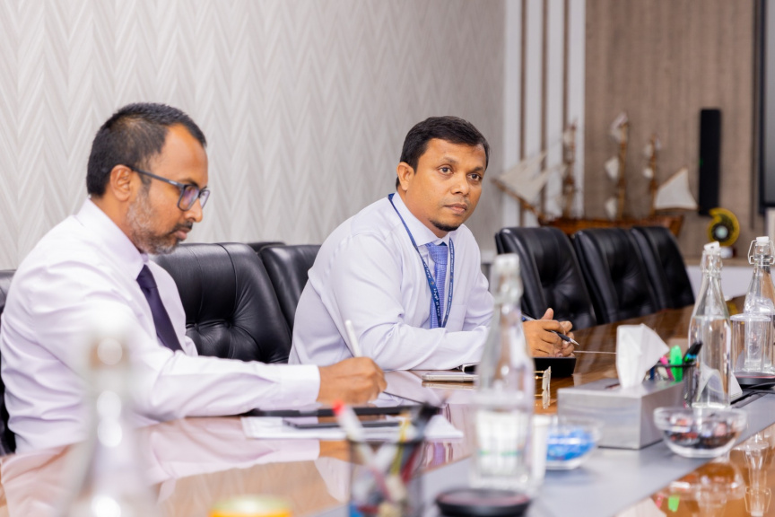 "އަމީރު މަސައްކަތްކުރީ ހަގީގަތް އޮޅުވާލަން؛ ރޭޓިން ދަށްކުރީ ކުރީ ސަރުކާރުގެ ސަބަބުން"