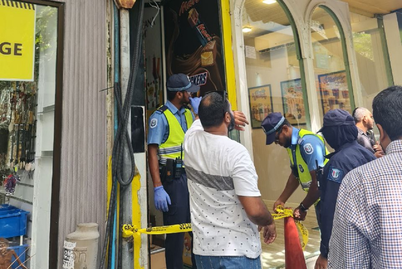 ޢިމާރާތެއްގެ 9 ވަނަ ފަންގިފިލާއިން ވެއްޓުނު މީހާ މަރުވެއްޖެ