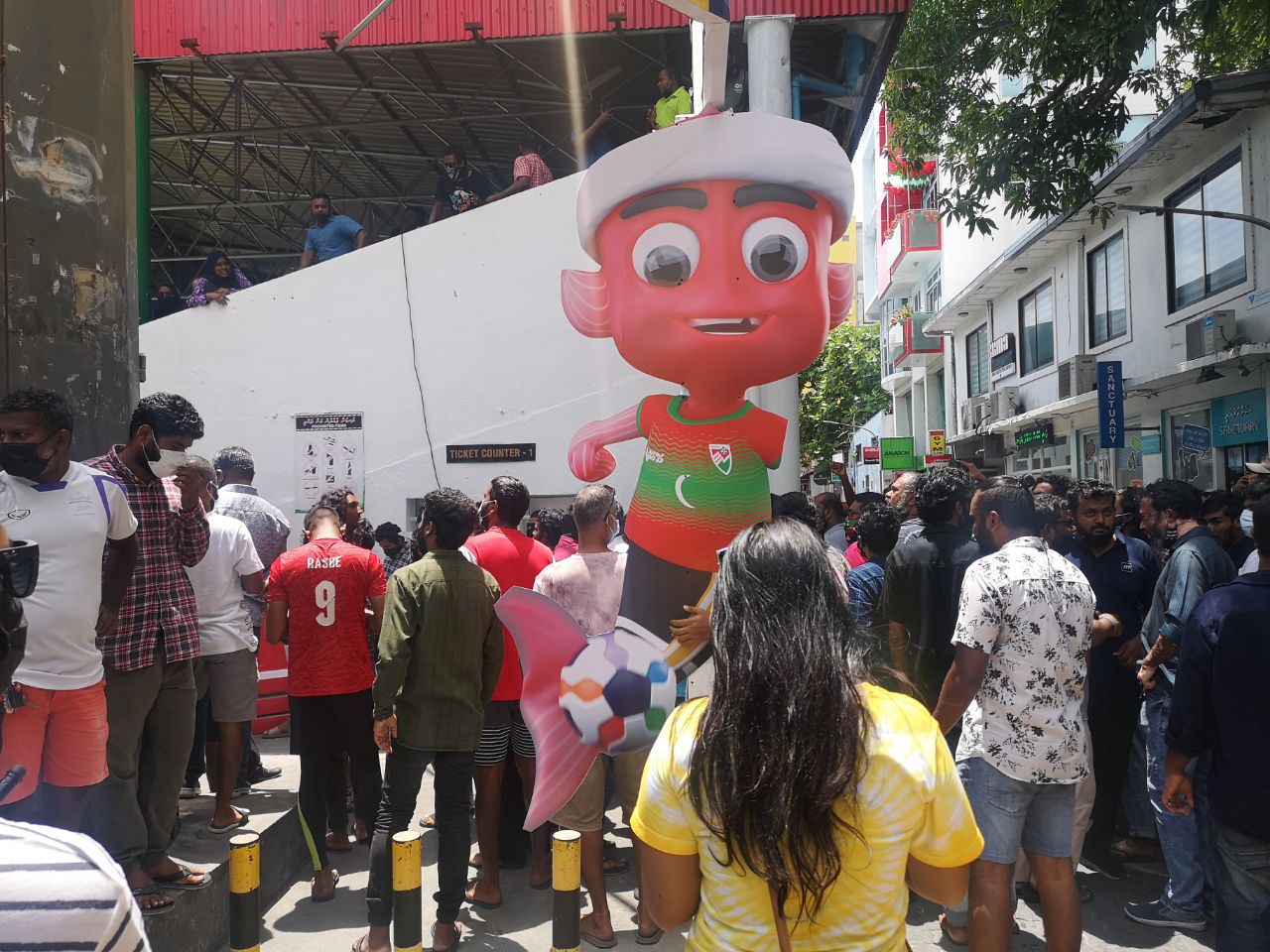 ޓިކެޓް ހުސްވެ ރައްޔިތުން ރަތަށް; ބައްސާމްގެ އިސްތިއުފާއަށް ގޮވަނީ