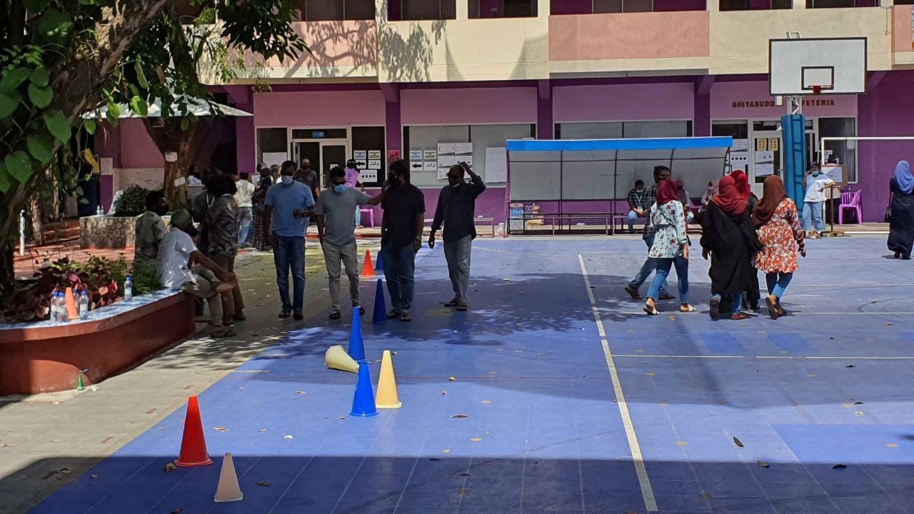 ވޯޓުލާ މަރުކަޒު ކައިރީ އަޑުގަދަ ކުރި މީހަކު ހައްޔަރުކޮށްފި