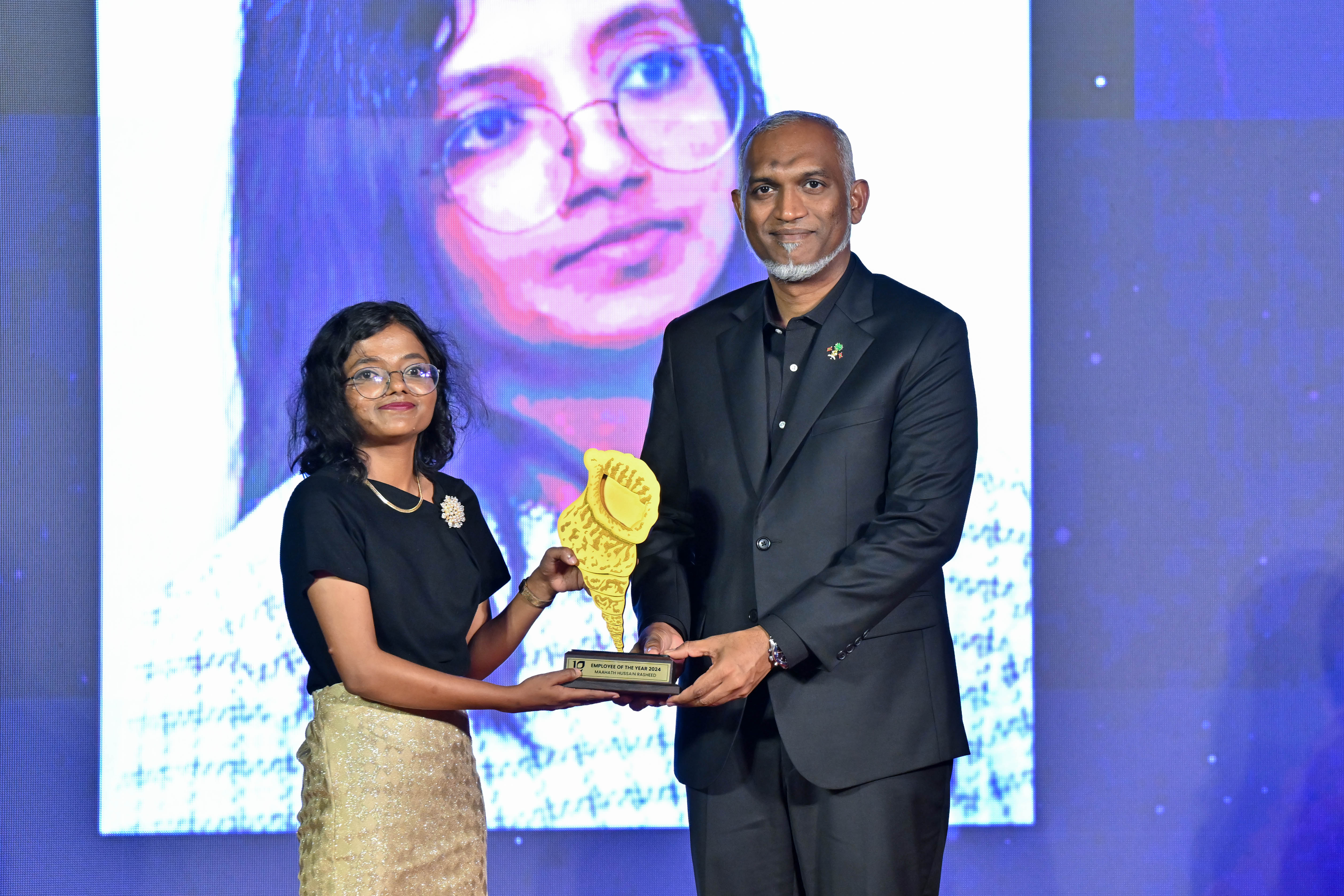 ސަންގުޓީވީގެ އަހަރީ ޙަފުލާ، ރައީސް ޝަރަފުވެރިކޮށްދެއްވައިފި