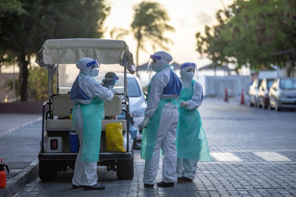 ކޮވިޑް ސާމްޕަލް ނެގުމުގައި އޮފިޝަލުން ހަރަކާތްތެރިވަނީ