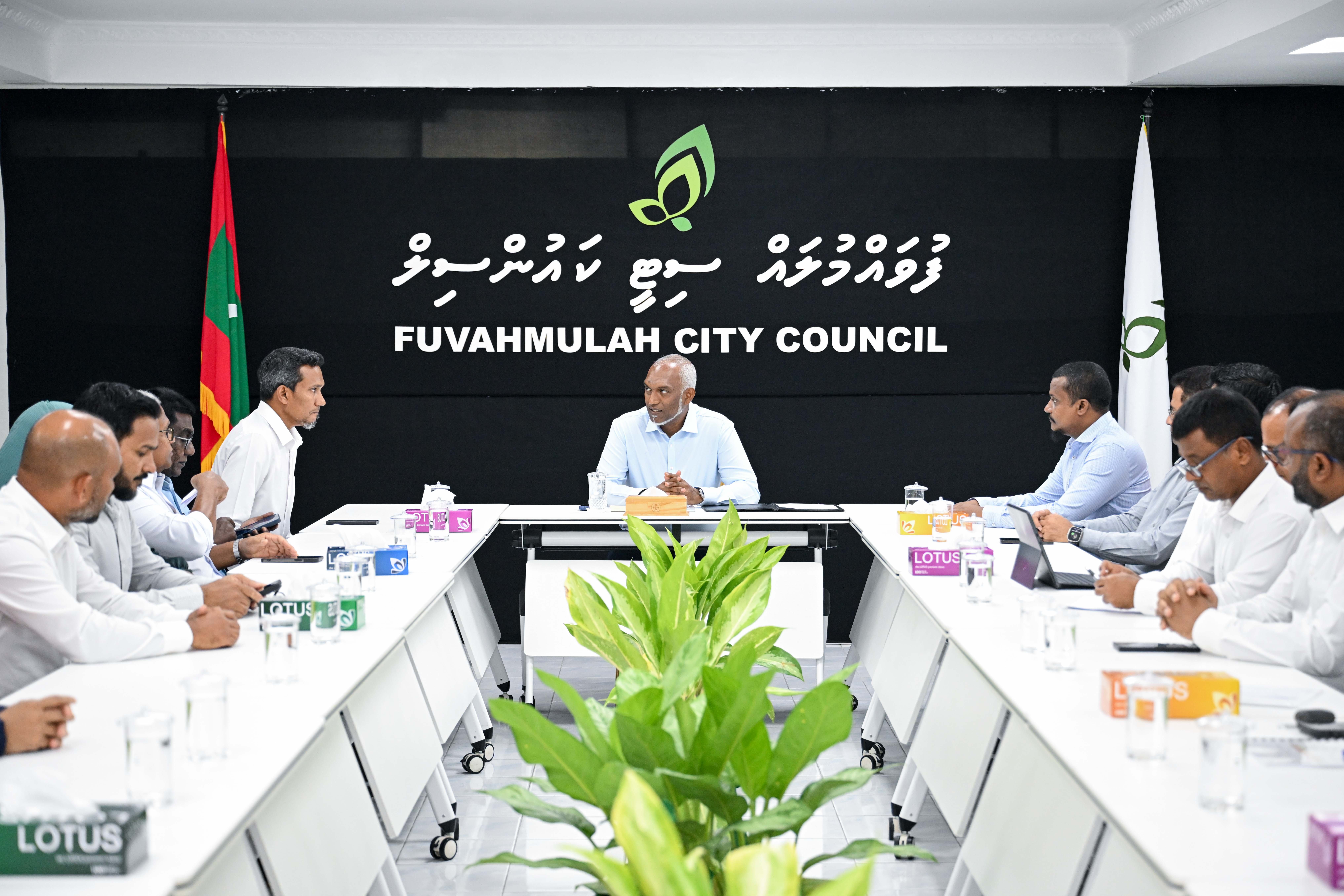 President Muizzu discusses key development issues with Fuvahmulah City Council