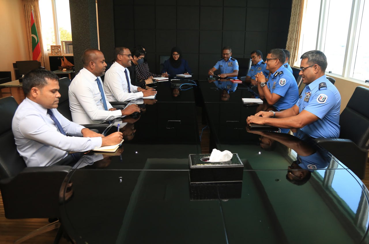 ބަންދުން ދޫކޮށްލާނަމަ، ޝަރުޠާ ބެހޭގޮތުން ވާހަކަ ދެއްކުމުގެ ފުރުސަތު ފުލުހުންނަށް ދިނުމަކީ މުހިންމުކަމެއް: ޕީޖީ