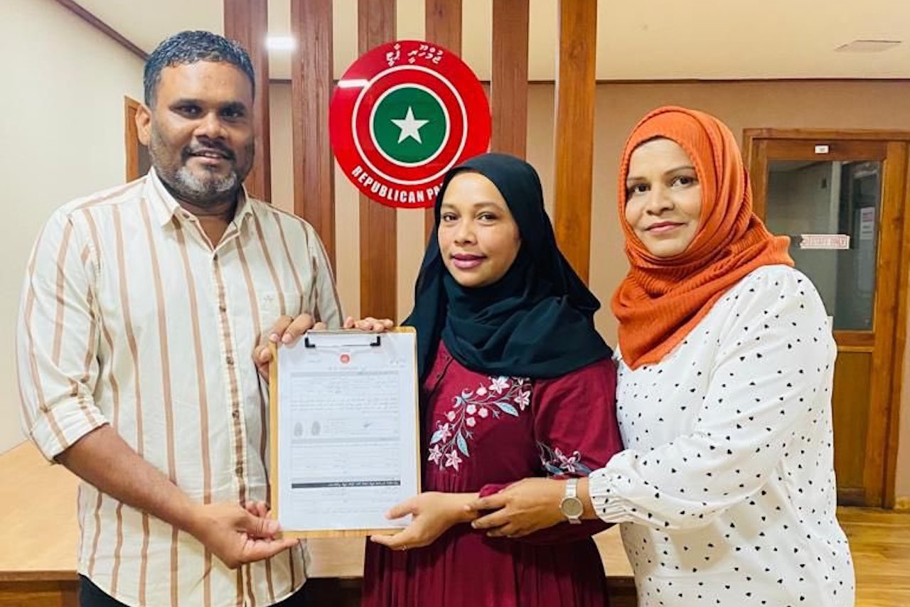 މަރިޔަމް ނިޝާ ޖުމްހޫރީޕާޓީއަށް ސޮއިކޮށްފި