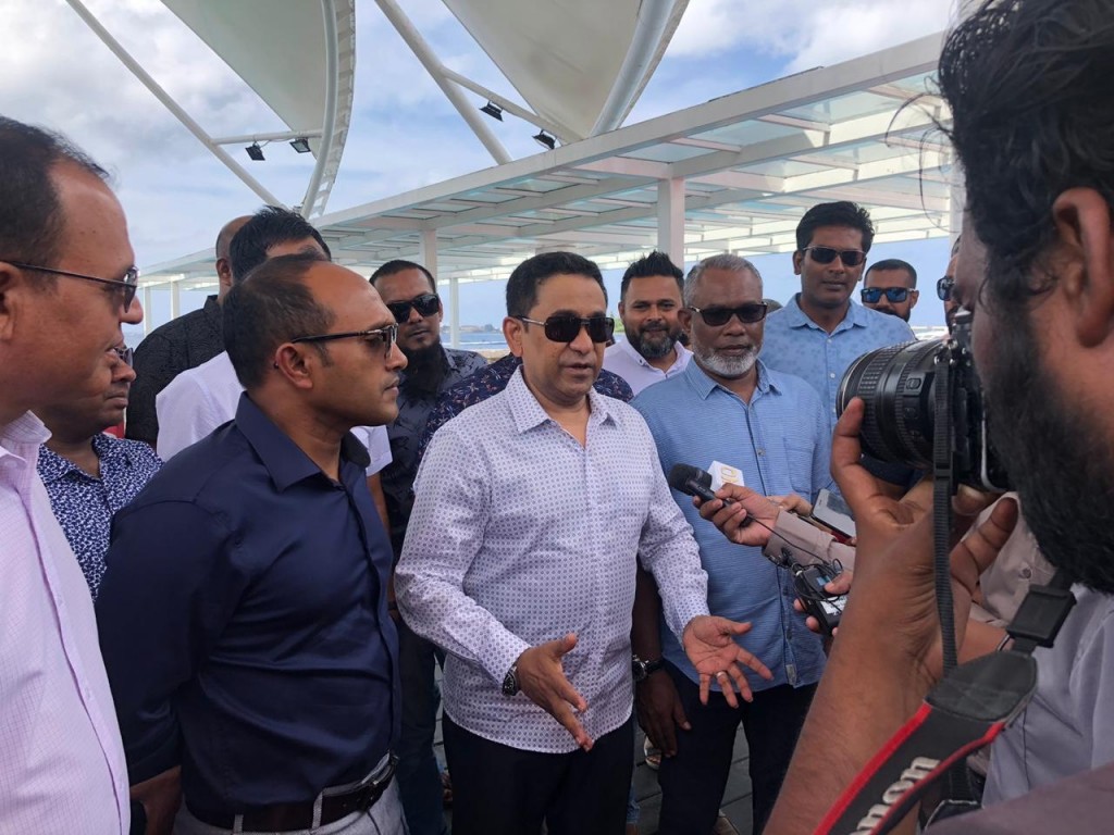 ޑރ. ޖަމީލަކީ ކިންގް މޭކަރ: މެމްބަރު އާދަމް ޝަރީފް