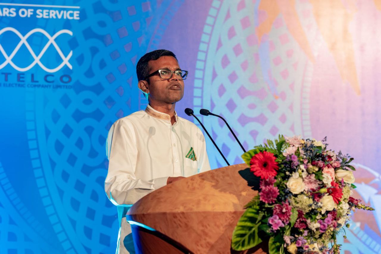 މިއަހަރު ނިމުމުގެ ކުރިން 5 ރަށެއްގައި މަދުވެގެން 12 ގަޑިއިރު ބެޓަރިން ކަރަންޓު ދޭން ފަށާނަން: ފަހުމީ