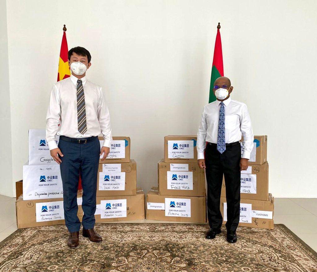 ޗައިނާ މެޝިނަރީ އިންޖިނިއަރިން ކޯޕަރޭޝަން މިއަދު ހަދިޔާކުރި ތަކެއްޗާ ހާރިޖީ ވަޒީރު ހަވާލެވަޑައިގަންނަވަނީ