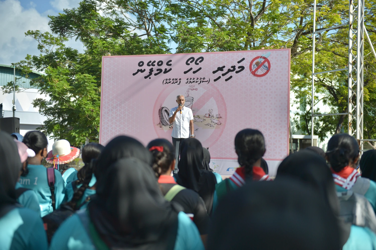 މަދިރި ކޮންޓްރޯލް ކުރުމަށް ކޮންސްޓްރަކްޝަން ސައިޓްތަކުގެ ވެރިން ސަމާލުކަން ދޭންޖެހޭ: މުޢިއްޒު