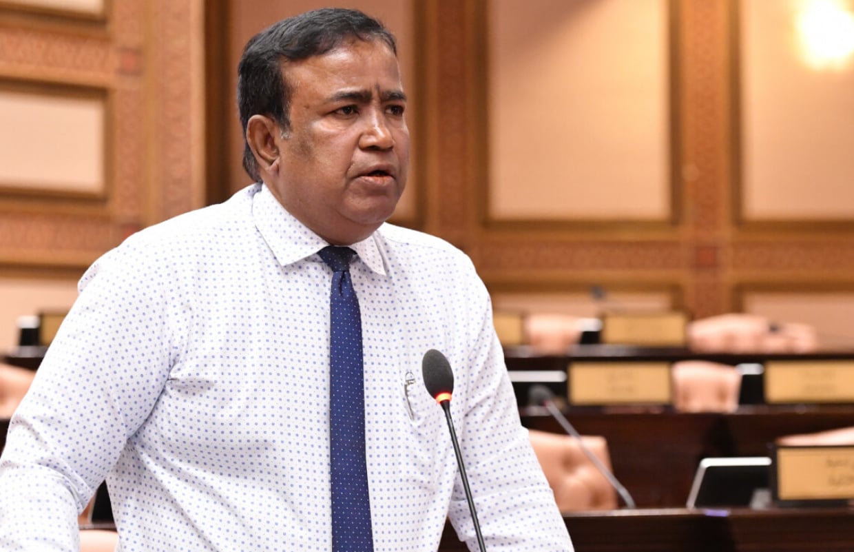 ޑޮލަރުގެ އަގު މައްޗަށް ގޮސްގެން އުޅެނީ އެމްޑީޕީގެ ސަރުކާރުން ފައިސާ ޗާޕްކޮށްގެނެއް ނޫން: ޣަފޫރު