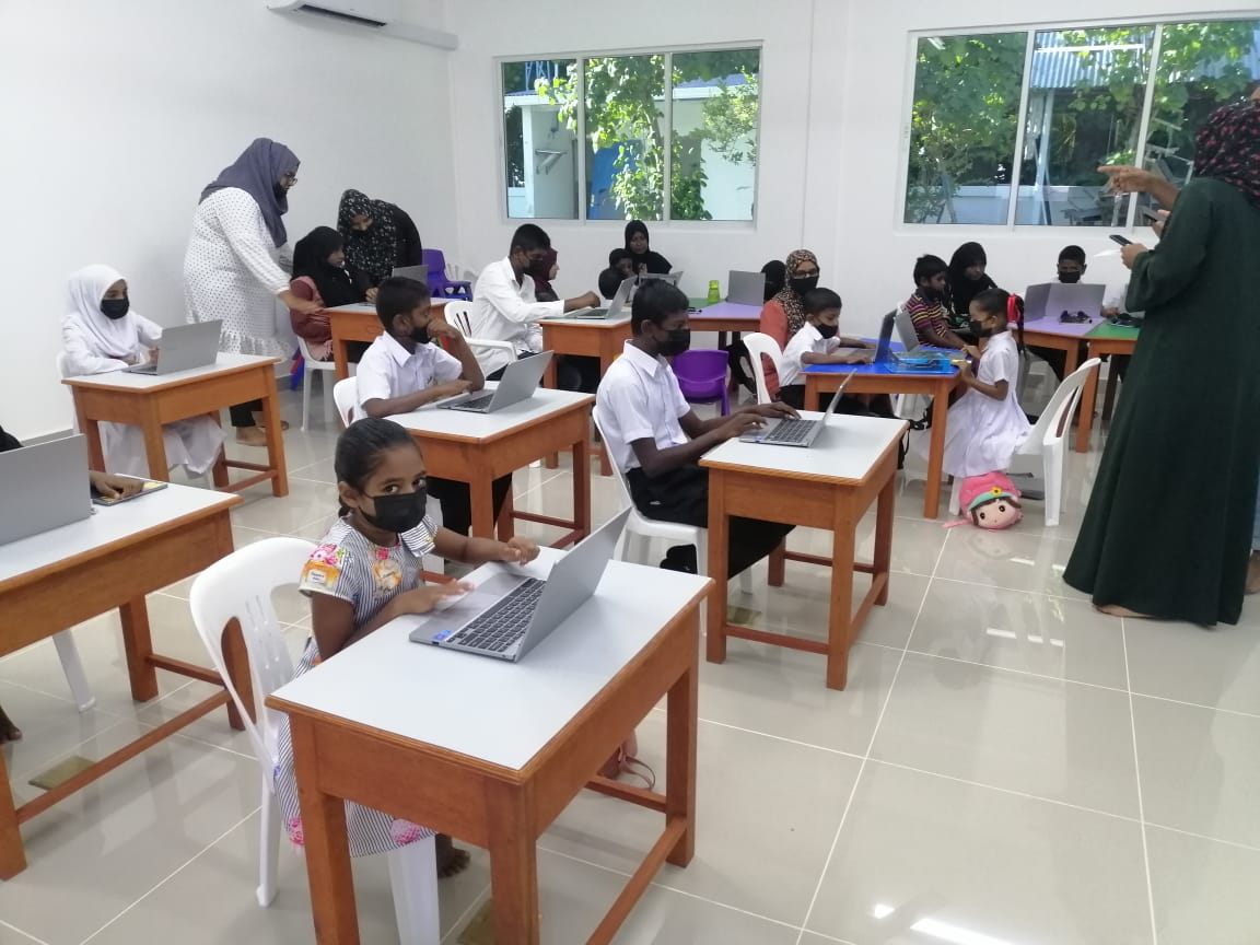 ސެޓެލައިޓް ނިޒާމުން ރަށުގައި ތިބެގެން ކިޔަވައިދިނުމުގެ ފުރުޞަތު ލިބުމަކީ ބޮޑު އުފަލެއް - މިނިސްޓަރ