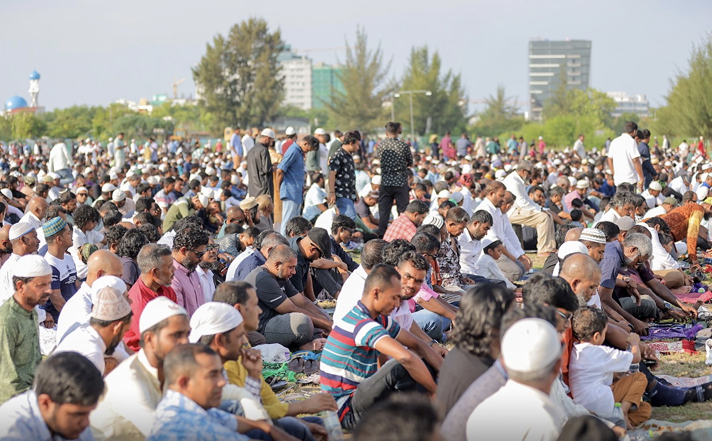 މިއަހަރުވެސް ރާއްޖޭގައި ބޮޑު ޖަމާއަތުގައި އަޟްޙާ ޢީދު ނަމާދުކޮށްފި