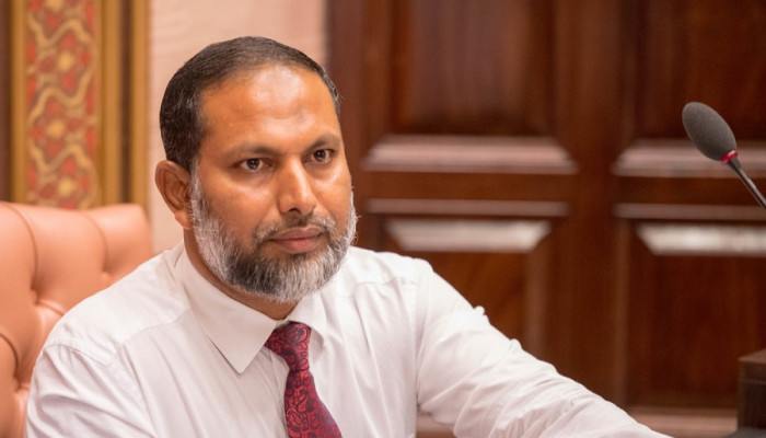 އެއާޕޯޓު ވިއްކާލަން އުޅޭކަމަށްބުނެ އަޑުފެތުރޭތީ ސަރުކާރުން ޖަވާބުދާރީވާން އިމްރާނު ގޮވާލައްވައިފި