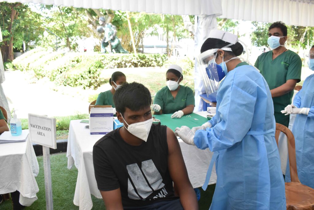 ސްރީލަންކާގެ ސްކޫލް ދަރިވަރުންނަށް ފައިޒަރ ވެކްސިން ދޭން ނިންމައިފި