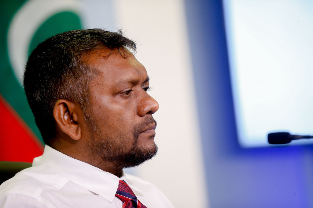 އެގްޒިޓް ޕޯލްތަކުން ދައްކާގޮތުން 65 އިންސަތައާއިއެކު ފަޔާ ކުރީގައި