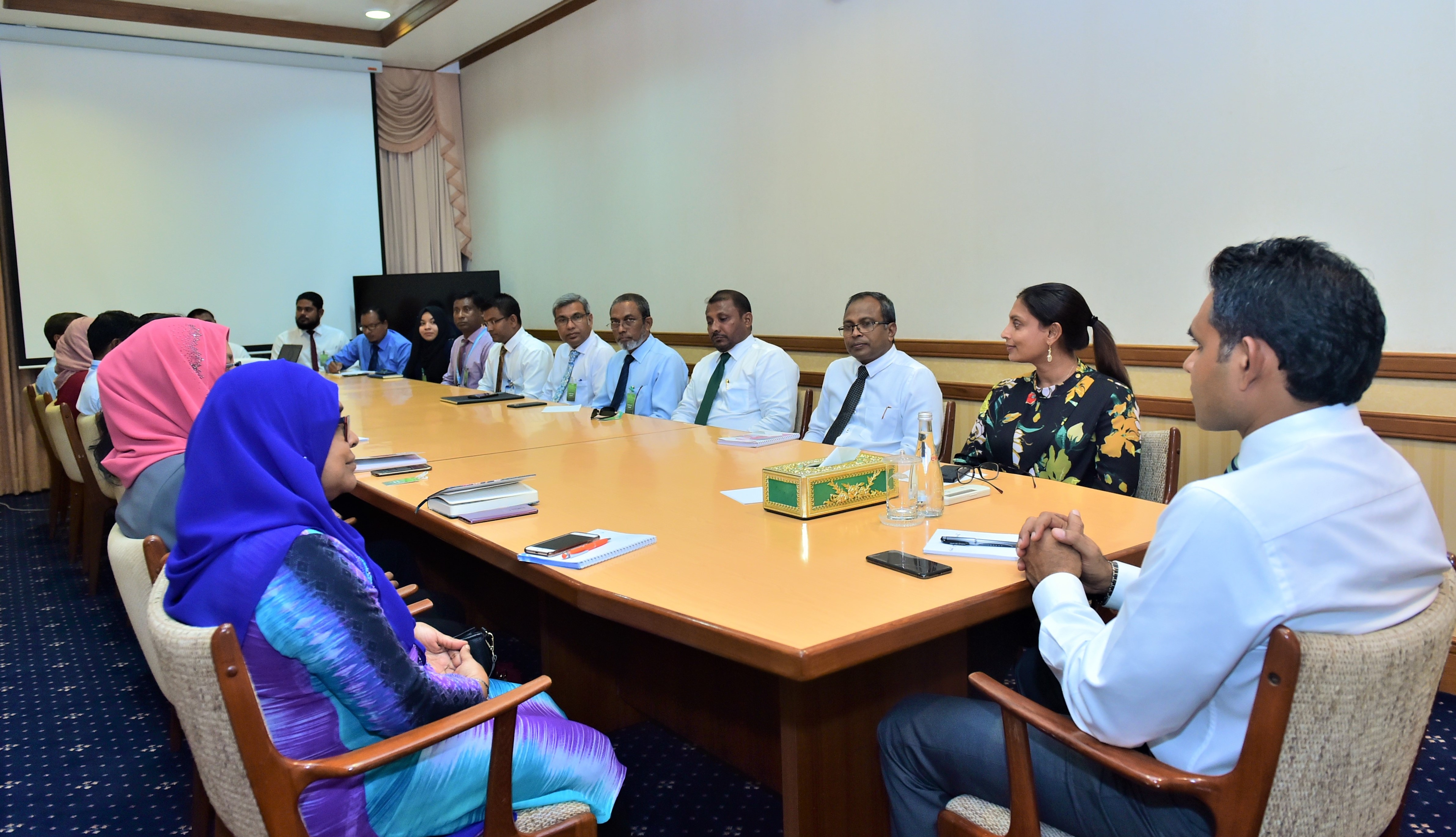 ޕްރެޝަރު ބޮޑުވެ ޕްރިންސްޕަލުން ވަޒީފާ އަދާކުރުމުގެ އުޞޫލު މުރާޖައާ ކުރަންނިންމައިފި