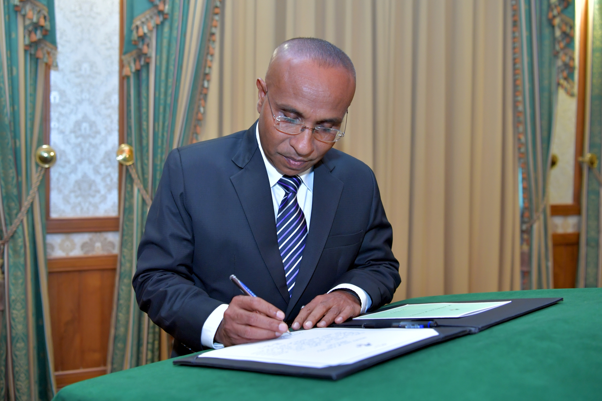 އީސީގެ ކުރީގެ ނައިބުރައީސް ހަބީބް އެޗްއާރްސީއެމްގެ މެންބަރު ކަމަށް އައްޔަނު ކުރަނީ