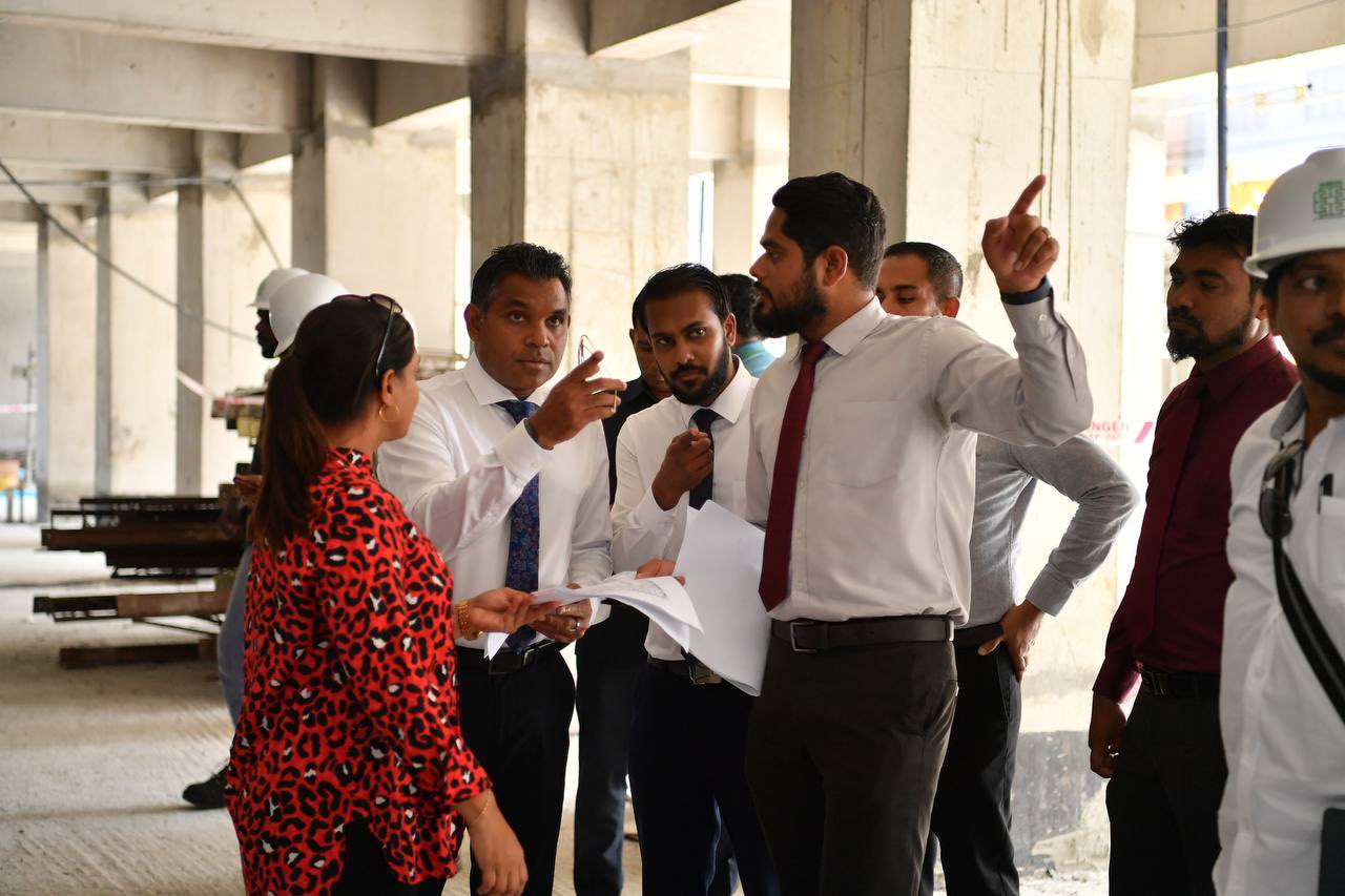 ހުޅުމާލޭގައި ޢިމާރާތްކުރަމުންދާ 2 ސްކޫލެއްގެ މަސައްކަތް ނައިބްރައީސް ބައްލަވާލައްވައިފި